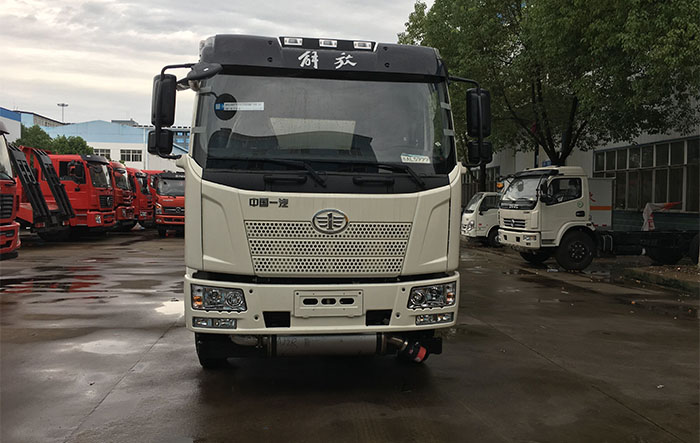 解放6米1(9.9噸)爆破器材車