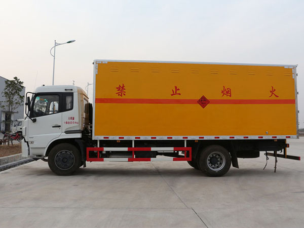 天錦6米2(9.9噸)爆破器材車