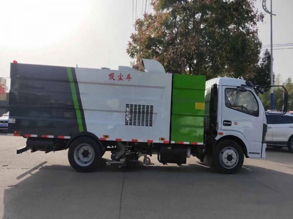 東風(fēng)大多利卡吸塵車(chē)(1.5方水罐6方塵罐)