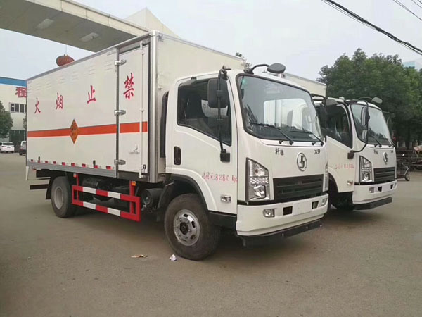 陜汽5.1米(3.6噸)氣體廂式車