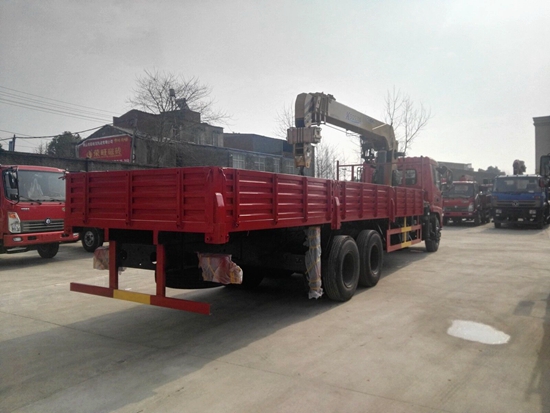 12噸東風專底后八輪隨車吊