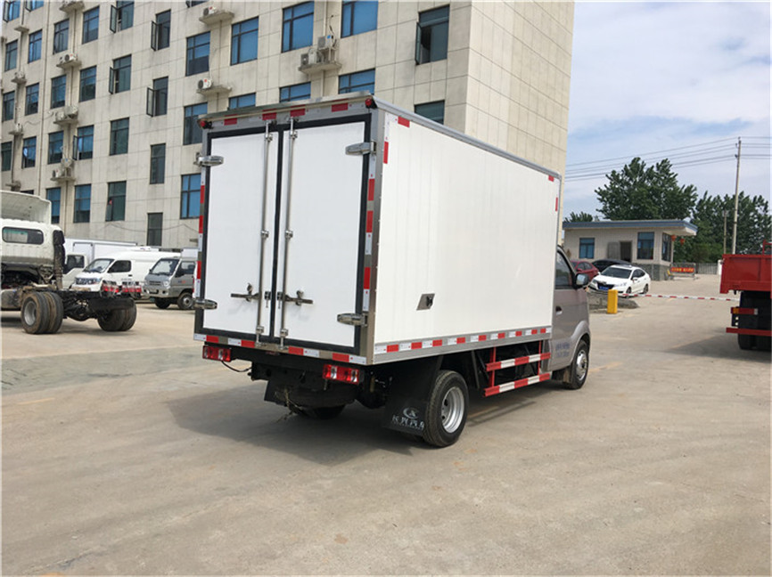 長(zhǎng)安跨越王后雙輪 3.35米冷藏車(chē)