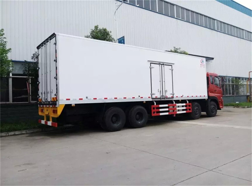 東風天龍平頂 9.6米前四后八