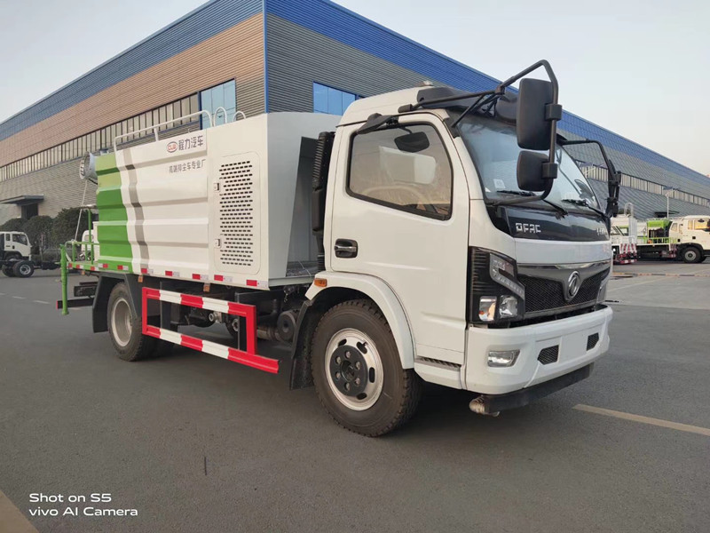 國(guó)六東風(fēng)大多利卡多功能抑塵車(chē)