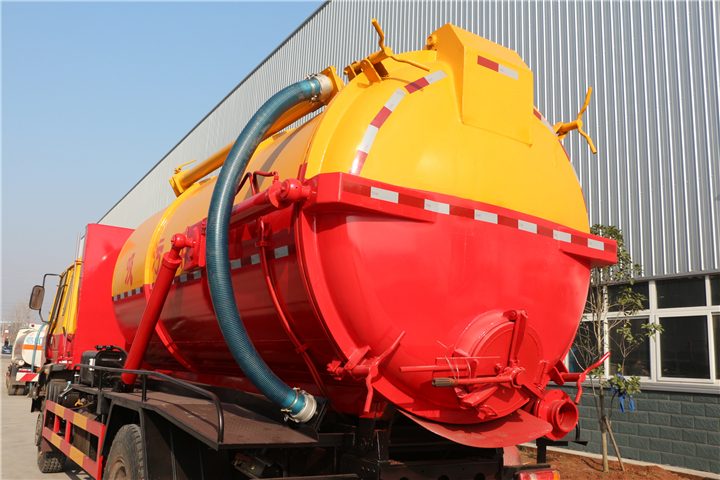 東風(fēng)國(guó)五8方吸污車(chē)