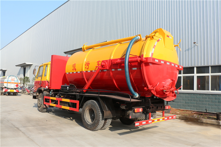 東風(fēng)國(guó)五8方吸污車(chē)