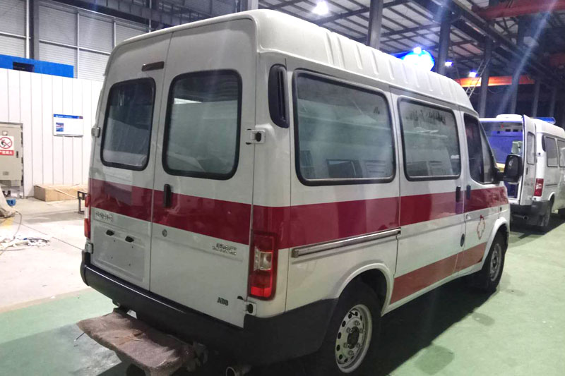 特順短軸柴油救護車