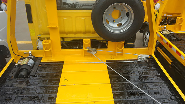 歐馬可藍(lán)牌清障車(chē)一拖二