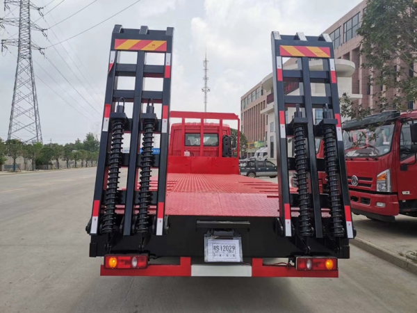 東風(fēng)D3V后八輪平板拖車(chē)