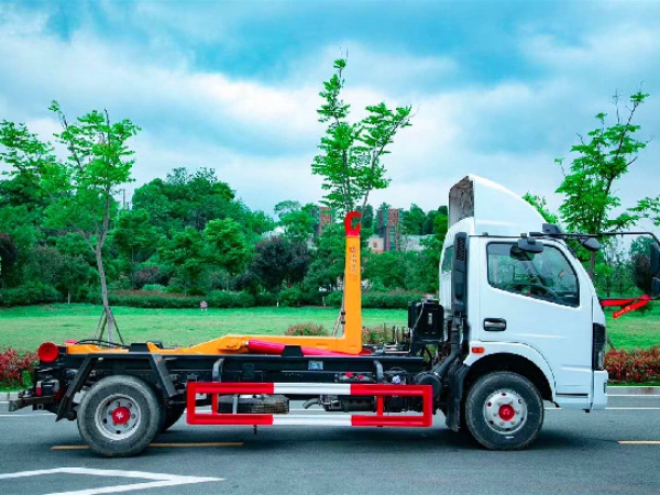 國六東風(fēng)多利卡8方車廂可卸式(鉤臂)垃圾車