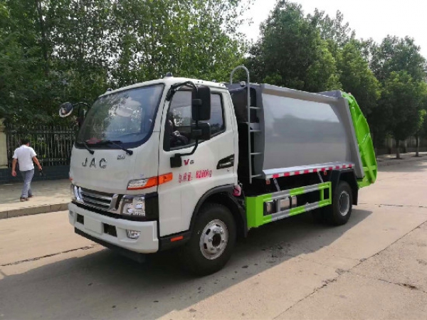 江淮駿鈴國(guó)六8方壓縮式垃圾車