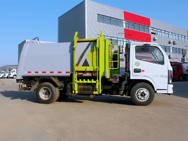 凱馬國(guó)六6方藍(lán)牌自裝卸掛桶）式垃圾車