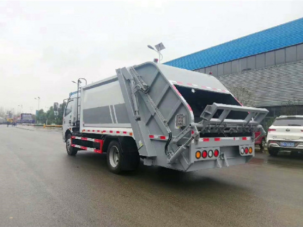 可上京牌8方東風(fēng)多利卡國(guó)六壓縮式垃圾車