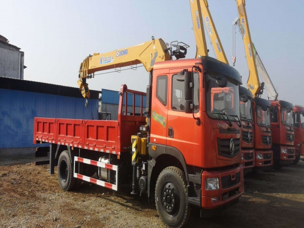 世技卡特8噸隨車(chē)吊