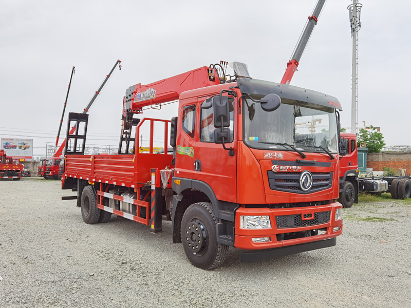 世技卡特8噸隨車(chē)吊