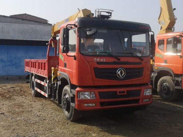 世技卡特8噸隨車(chē)吊