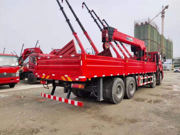 陜汽德龍前四后八20噸隨車吊