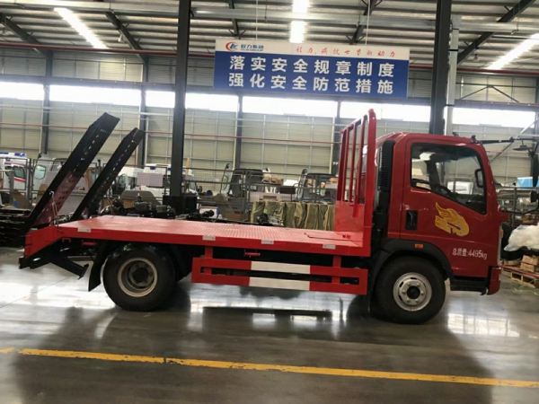 重汽豪曼藍(lán)牌平板拖車(chē)