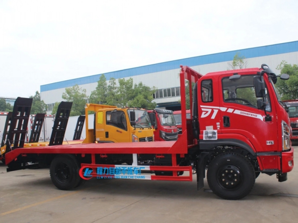 國(guó)六東風(fēng)D1平板拖車(chē)