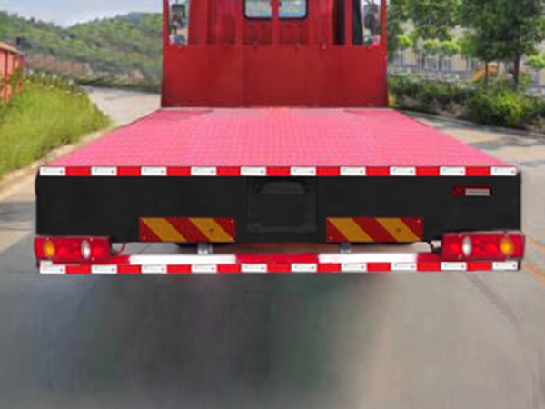 大運(yùn)后八輪平板運(yùn)輸車