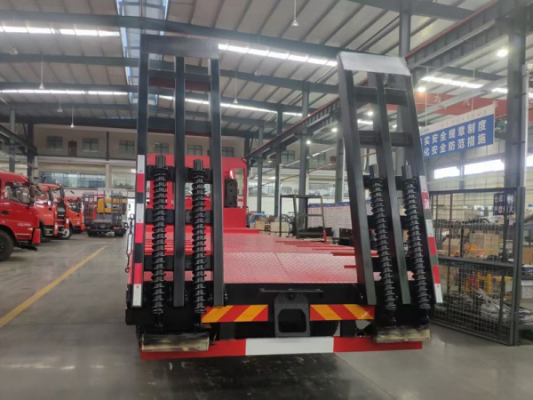 東風齊星前四后八挖機平板拖車