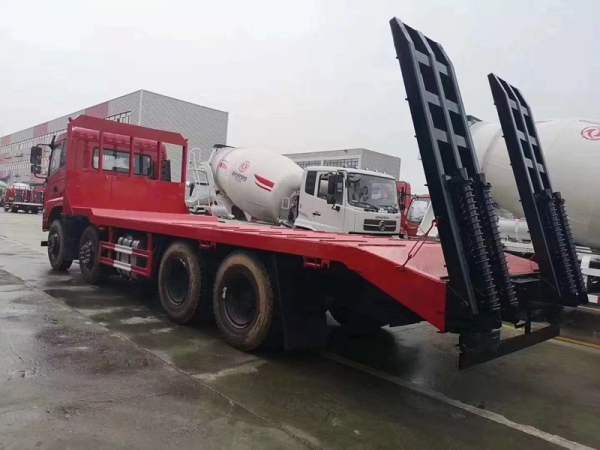 東風(fēng)D17-H前四后八平板運(yùn)輸車