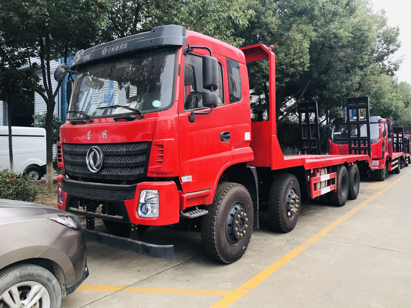東風(fēng)D17前四后八平板拖車(chē)