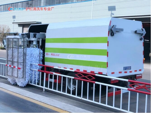 東風(fēng)小多利卡4方護(hù)欄清洗車