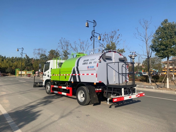 東風(fēng)多利卡8方道路養(yǎng)護車,清洗車價格