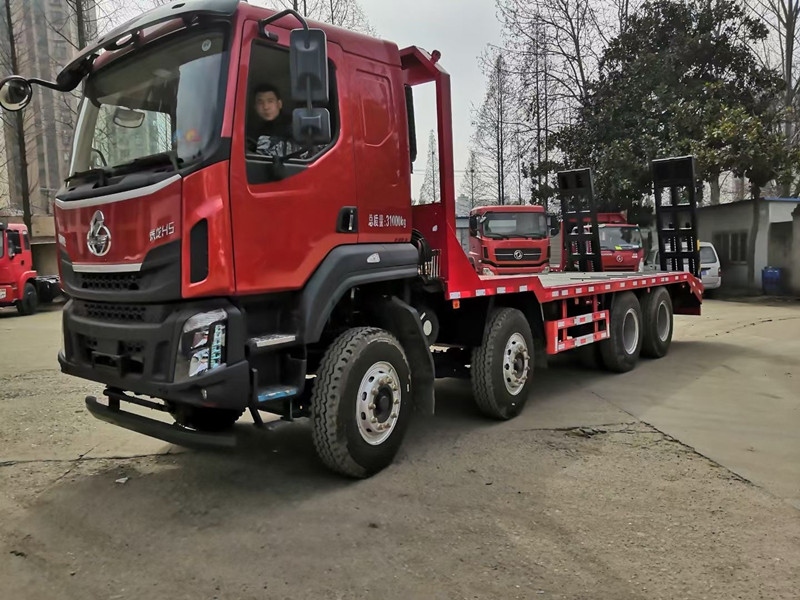 國(guó)六柳汽乘龍前四后八平板運(yùn)輸車(chē)，挖機(jī)拖車(chē)