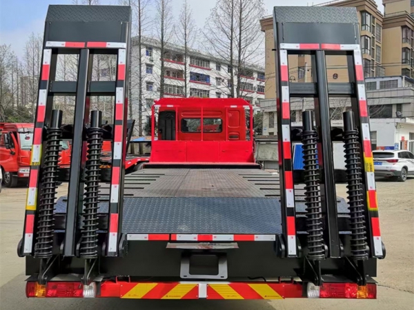 國六柳汽乘龍前四后八平板運輸車,挖機拖車