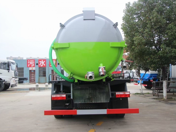 東風D9吸污車罐體容積11.5方