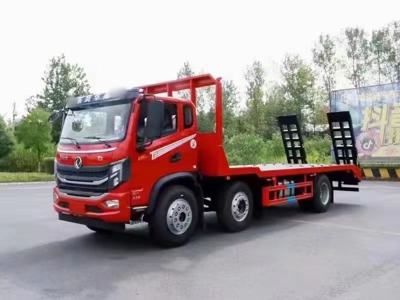 華神小三軸平板運(yùn)輸車(chē)