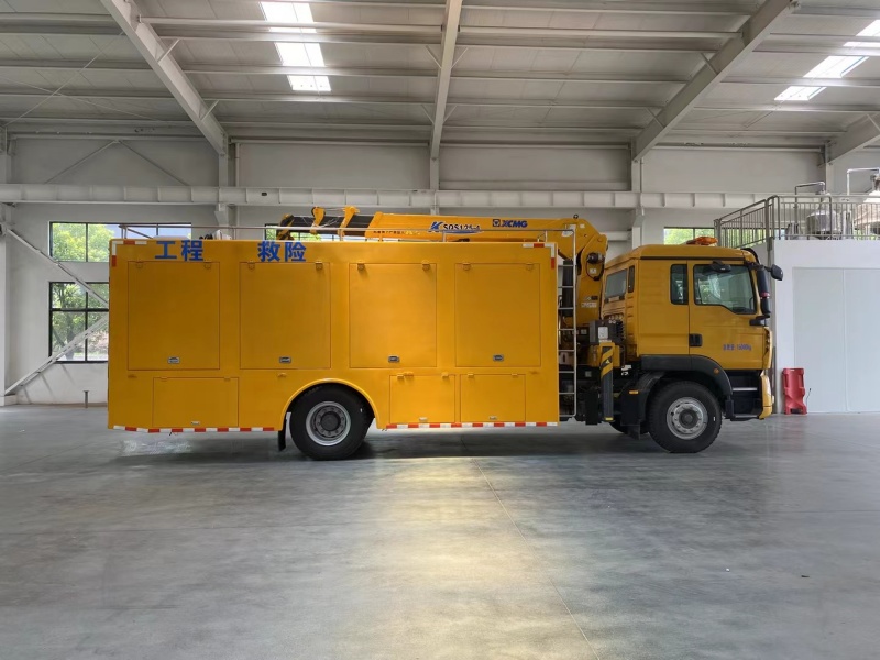 豪沃帶吊救險車