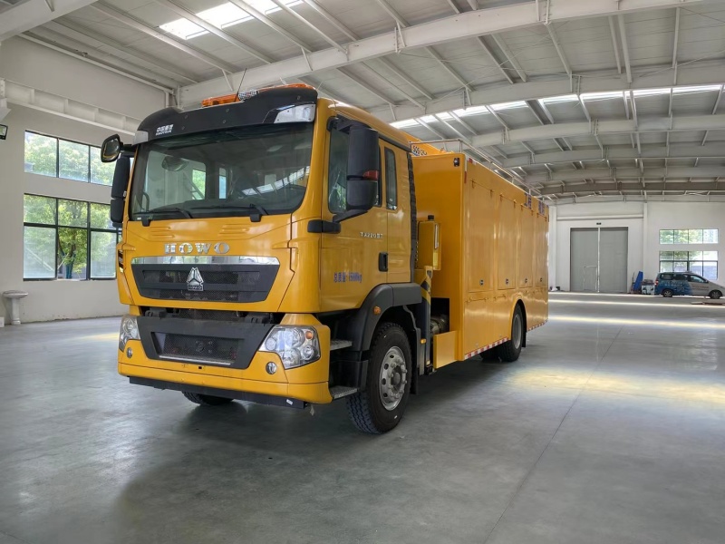 豪沃帶吊救險車