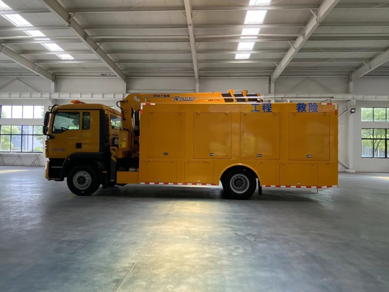 豪沃帶吊救險車