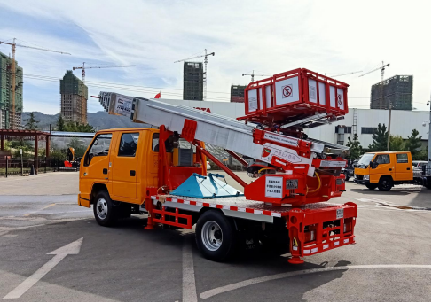 國(guó)六江鈴32米藍(lán)牌云梯車(chē)